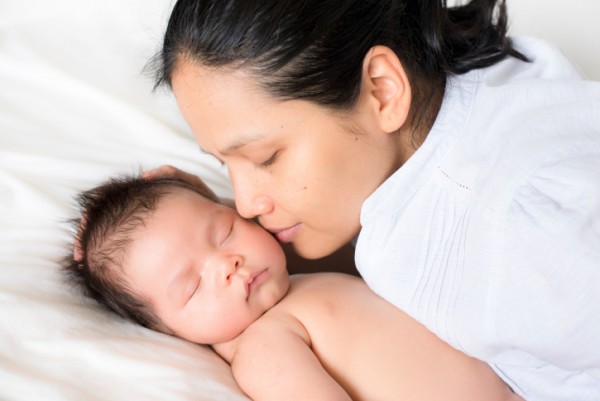 Những nguyên tắc cần biết khi luyện tập cho bé tự ngủ đúng giờ